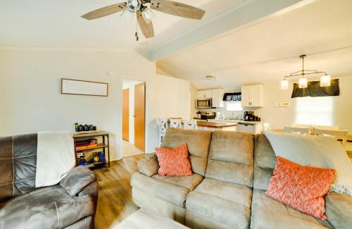 New Concord House | Kentucky Lakeside Home with Deck - 20 Mi to LBL!