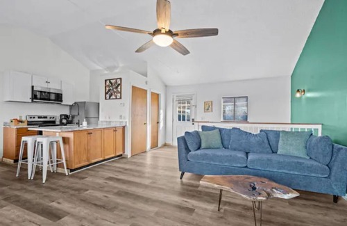 Seneca Cabin | Keowee Cove Dock & Lake Views!