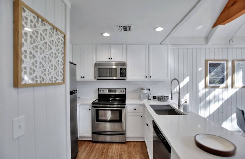 Salem Condo | Keowee Key Condo Modern Meets Cozy Private Golf Lake Tennis Community
