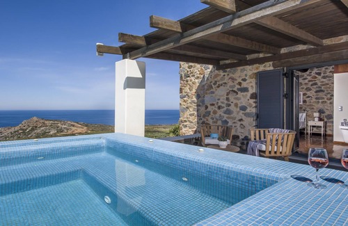 Livadia Villa | Keramoti Villas - Villa Erofili - Heated Pool - Outdoor Heated Jacuzzi
