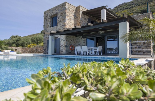 Livadia Villa | Keramoti Villas - Villa Erofili - Heated Pool - Outdoor Heated Jacuzzi