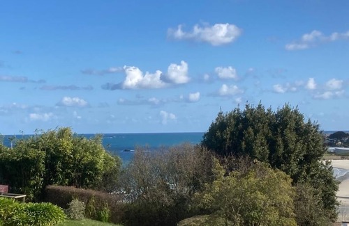 Trevou-Treguignec House | "Keramuze: comfortable sea-view gîte with terrace and small garden. Beach 200m away