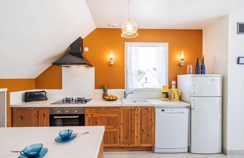 La Trinite-sur-Mer Apartment | Kerisper by Interhome
