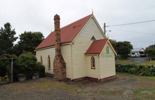 Strahan House | Kerrellie Cottages 2, 4 & 8 Reid Street