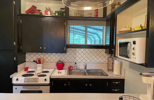 Kerrville Cabin | Kerrville Cottage minutes from the 10 Hwy. A perfect blend of city and country.