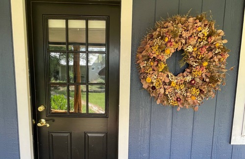Kerrville Cabin | Kerrville Cottage minutes from the 10 Hwy. A perfect blend of city and country.