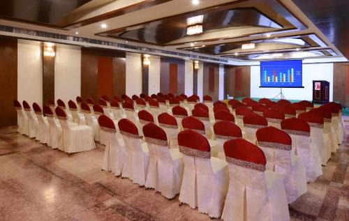 Gadag-Betageri Hotel | Keshav Clarks Inn Gadag