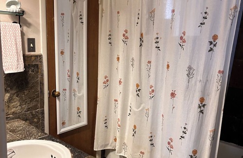 Westgate Bed & Breakfast | Key to Austin Original 2 Bedroom Austintatious B&B located in the ❤️ of Austin
