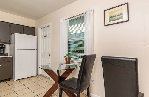 Tarpon Springs Apartment | Key West Charm in Tarpon Springs!