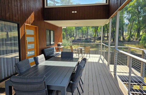 Khancoban House | Khancoban Getaway. Modern 3-bedroom home backing onto 9-hole golf course.