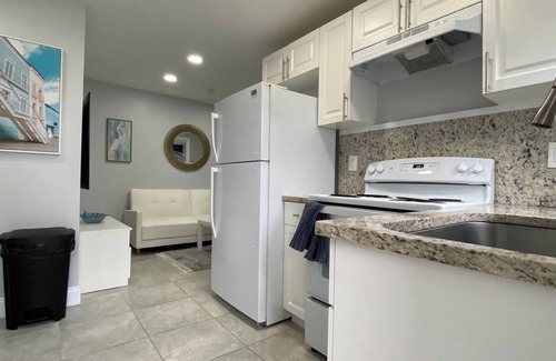 Hollywood Apartment | Kick back and relax in this calm, stylish space