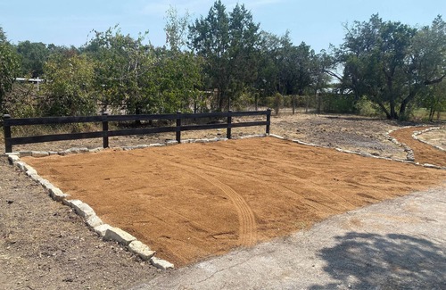 Austin Cottage | Kick back and relax in this calm, stylish place located in a quiet rural area