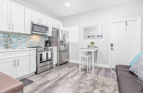 Hollywood Apartment | Kick back and relax in this calm, stylish space