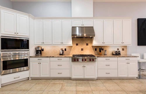 Bay Lake House | Kids own play area/Amazing themed bedrooms/Extra large pool/10 mins WDW/1 LEVEL