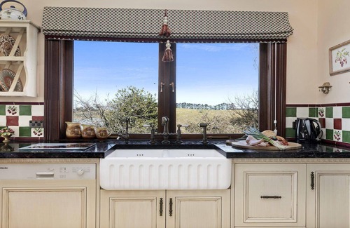 Moss Vale House | Kilburn - views as far as the eyes can see