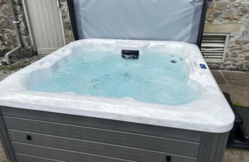 Kilnsey House | Kilnsey Wellbeing Barn With Hot Tub, Cold Plunge, Pet Friendly