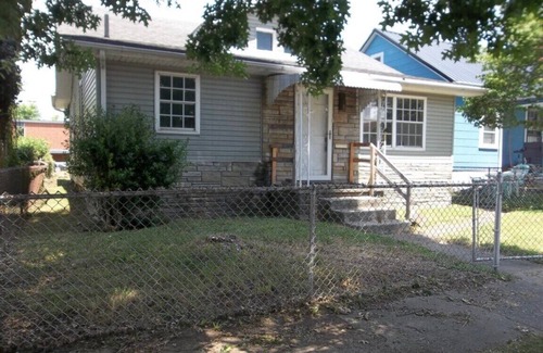 South Charleston House | King & 2 Queens 55” Smart TV cable Convenient