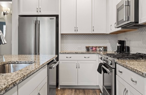 Charlotte House | King 3BR Townhouse in Camp North End