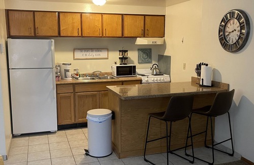 Madison Apartment | King | 5min Hosp | 10min Airport | 300 Mbps