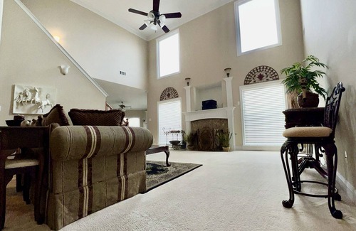 Cordova House | KING BED and GYM Luxury Oasis in Cozy Cove