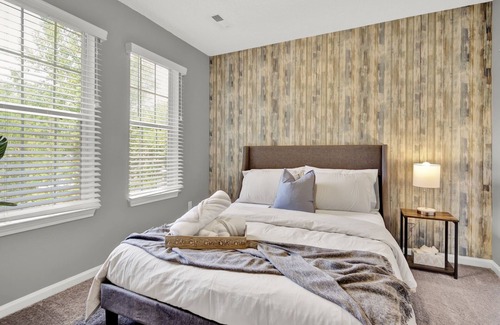 Toddville Road House | King Bed - Close to Airport - Close to Uptown