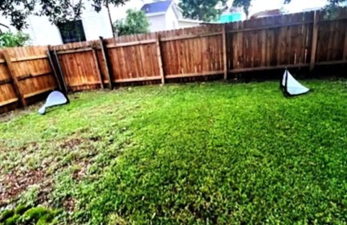 Milneburg House | King Bed Close to FQ W Cornhole & Grill