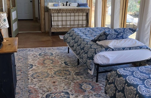 Lewis Cabin | King Bed comfort, great views with complimentary gourmet farm breakfast.