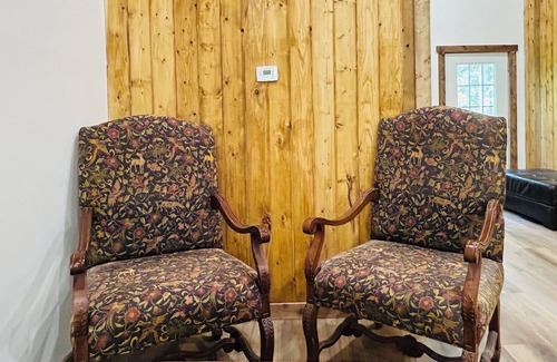 Island Park Cabin | King Bed Comfort, Kids's Playroom, Large Second Family Room and THREE BATHROOMS!