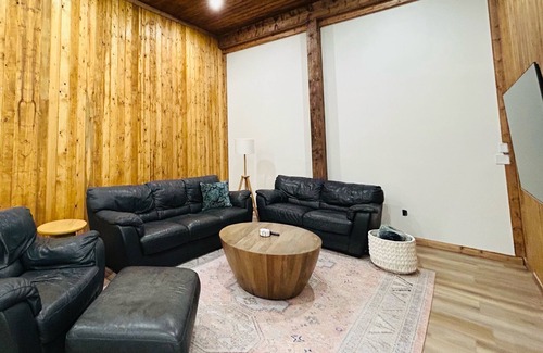 Island Park Cabin | King Bed Comfort, Kids's Playroom, Large Second Family Room and THREE BATHROOMS!