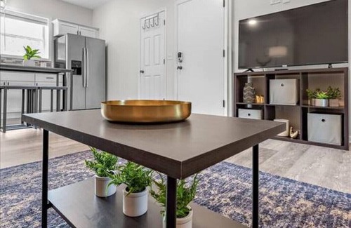 Cary House | KING bed | Crystal Lake | McHenry | Cary | COZY