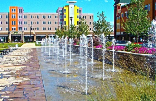 West Des Moines Apartment | King Bed | Fast Wifi | First Floor