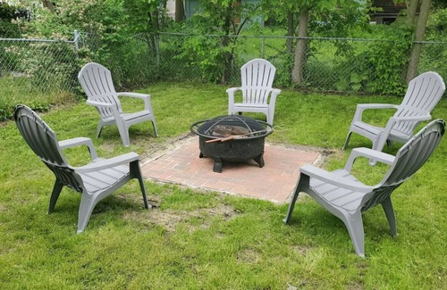 Alpena House | King Bed|Firepit|Central AC