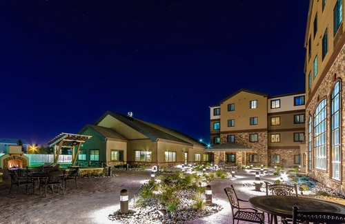 Grand Forks Condo | King Bed! Free Breakfast. Indoor Pool & Hot Tub. 15 Min Walk to University of North Dakota.