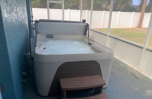 Palm Coast House | King BED Hottub Palm Coast