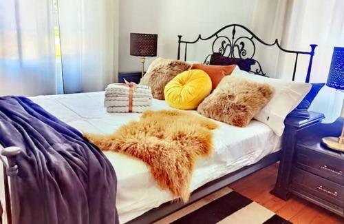 Ashwood House | King bed house in Central location to everywhere