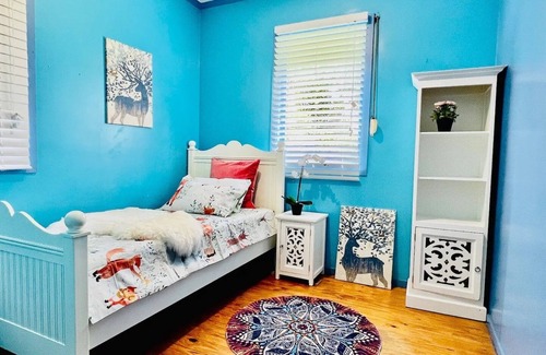Ashwood House | King bed house in Central location to everywhere