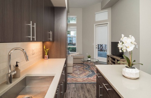 Mountain View Condo | KING BED - Modern FULLY FURNISHED Condo By Stanford & Google - Mountain View CAn