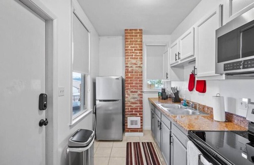 Lawrenceville Apartment | King Bed, Pet Friendly, Retro-Inspired!