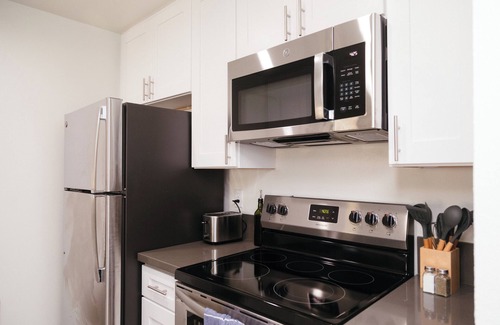 Thousand Oaks Condo | King Bed, Pool, Hot Tub, Mountain Views