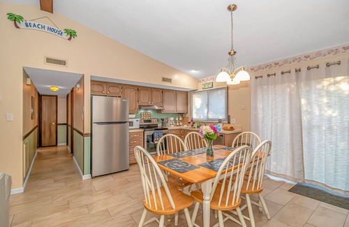 Crescent Beach House | King Bed - Private Deck - Walk To Beach - Arcade - Dogs OK - Baby Gear - Laundry