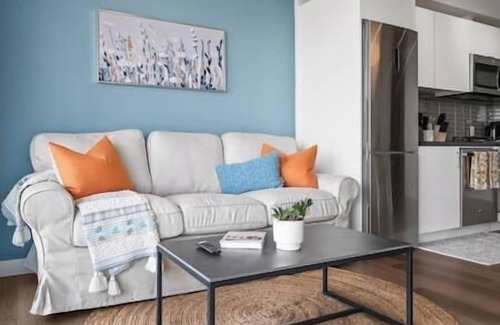 Connaught Apartment | King Bed |Skyline Views | Pool | Gym