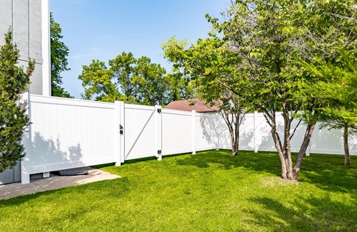 Bismarck House | King Bed Suite - Huge Game Room - 3 Floors