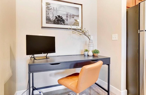 Westerville Apartment | *King Bed*Top Floor*Washer+Dryer*Balcony*WiFi*