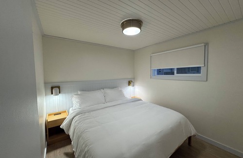 Geneva House | King Bed With Living Room - NKS