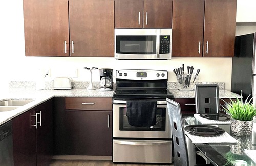 Uptown District Apartment | King Bedroom w/Balcony Downtown