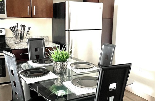 Uptown District Apartment | King Bedroom w/Balcony Downtown