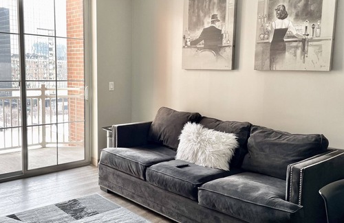 Uptown District Apartment | King Bedroom w/Balcony Downtown