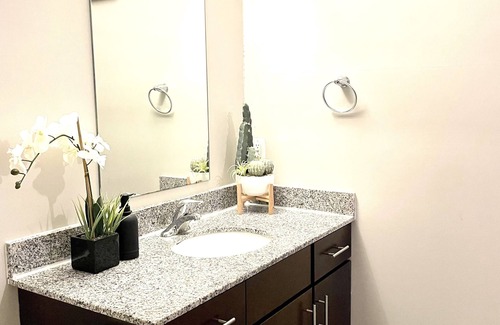 Uptown District Apartment | King Bedroom w/Balcony Downtown