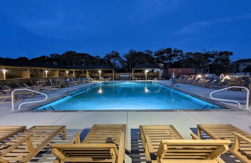 Corolla Light Cottage | King & Bunk Beds, Beach Parking Pass, & Pets Stay Free