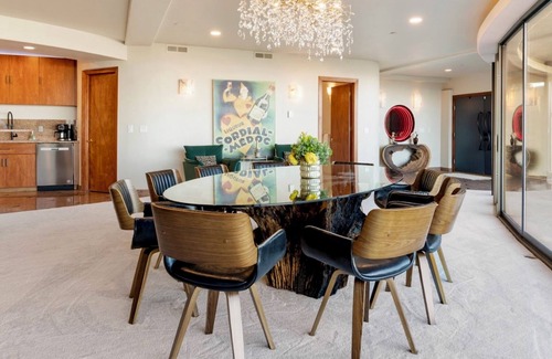 Cheyenne Canyon Apartment | King of the mountain sleeps 12 Luxe property